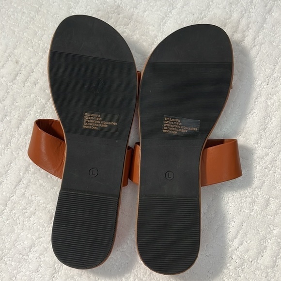 NWOT Bobbie Brooks vegan leather sandals size L 10-11 - Picture 4 of 5